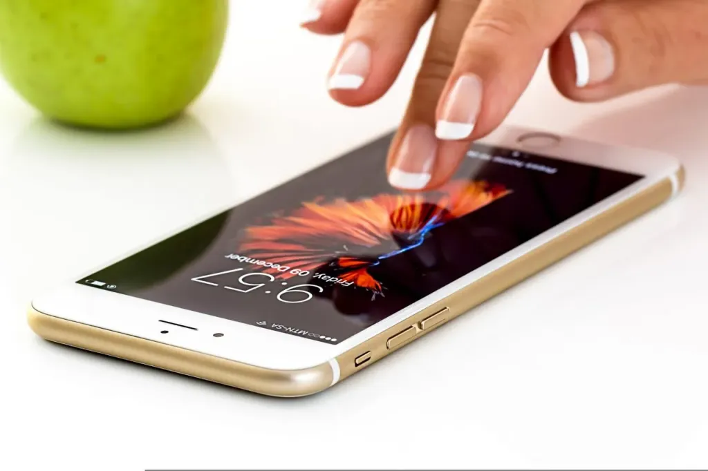 Zalany telefon komórkowy - jak temu zaradzić?