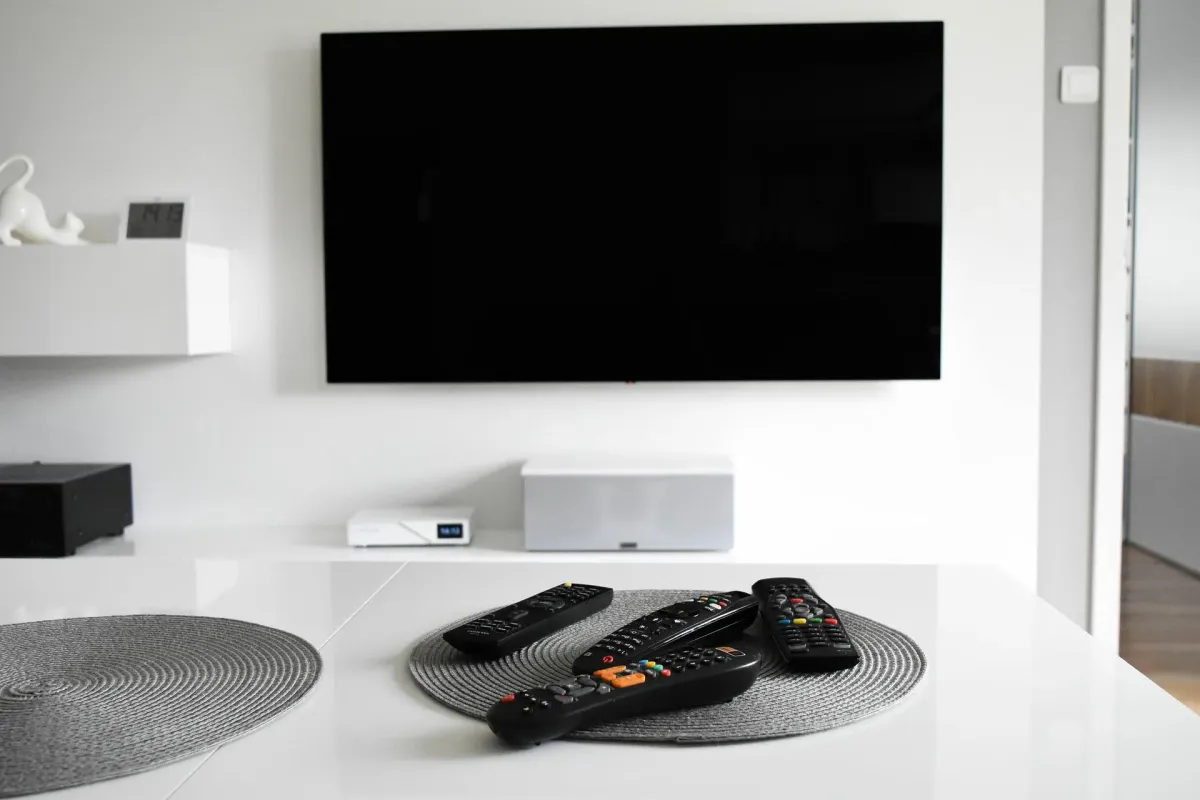 Jak połączyć telefon z TV? Sprawdzone metody