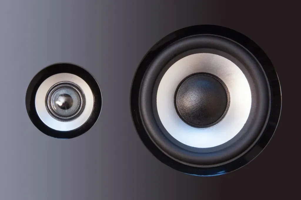 Wzmacniacz stereo i jego znaczenie dla pracy systemu audio